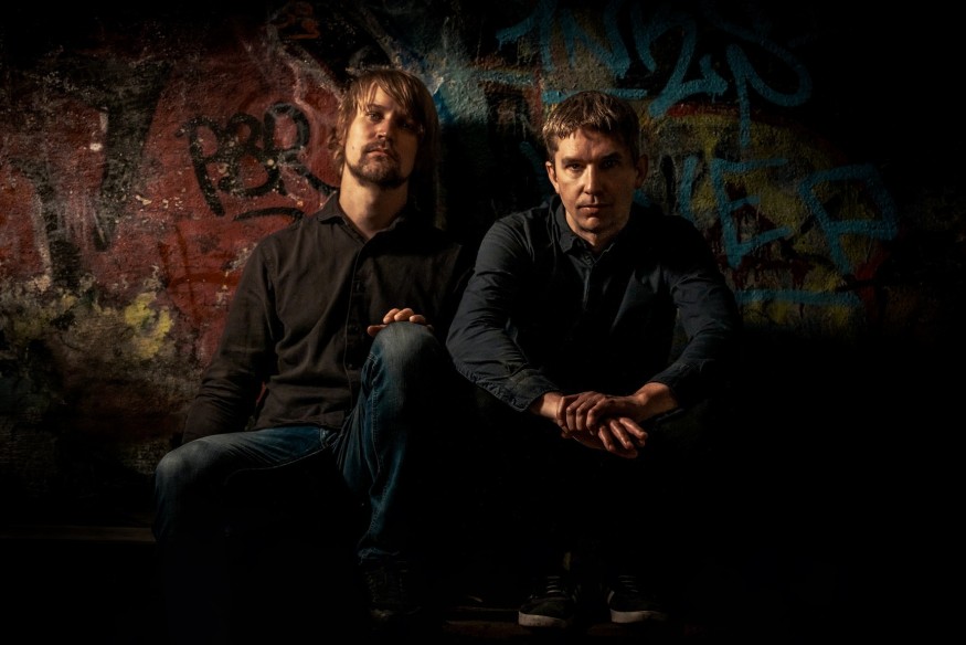 Covered in Snow nouveau titre  Cemetery  Club